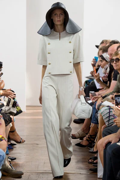 Look 19